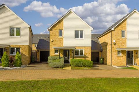 8 Hazel Close, Epsom, KT19 8FW