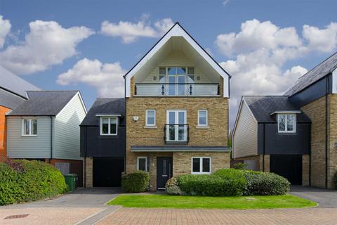 3 Juniper Close, Epsom, KT19 8FT