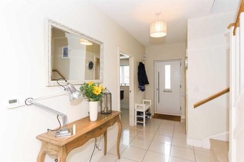 3 Juniper Close, Epsom, KT19 8FT