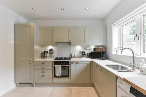 4 Osborne Close, Epsom, KT17 4BE