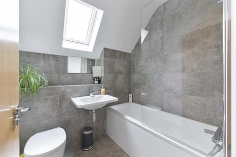 4 Osborne Close, Epsom, KT17 4BE