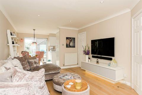 8 Galen Close, Epsom, KT19 7DL