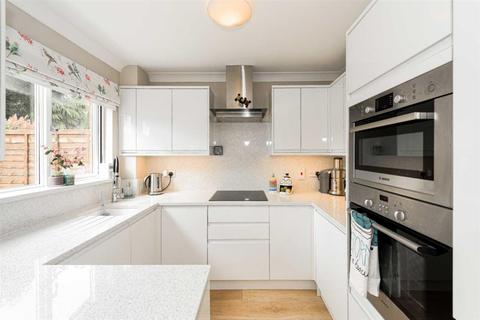 8 Galen Close, Epsom, KT19 7DL