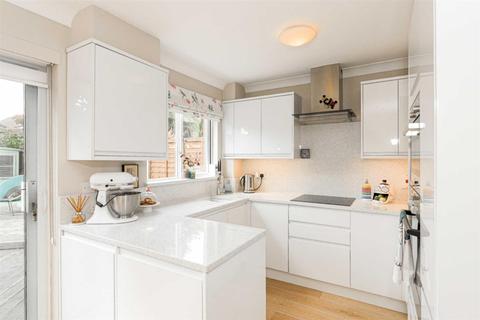 8 Galen Close, Epsom, KT19 7DL