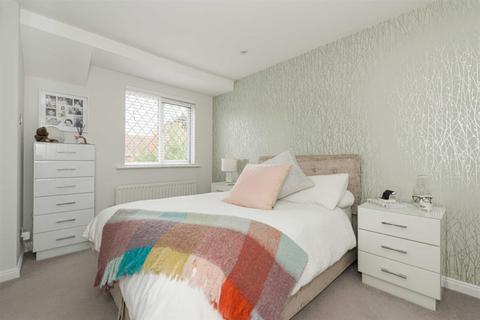 8 Galen Close, Epsom, KT19 7DL