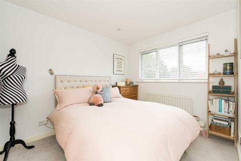 8 Galen Close, Epsom, KT19 7DL