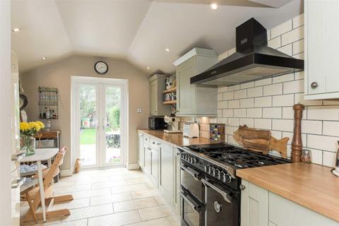 2 Pikes Hill, Epsom, KT17 4EA