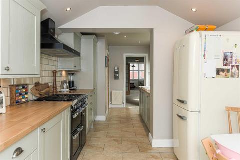 2 Pikes Hill, Epsom, KT17 4EA