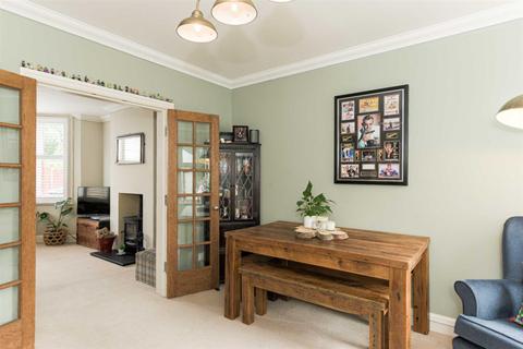 2 Pikes Hill, Epsom, KT17 4EA