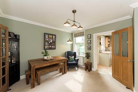 2 Pikes Hill, Epsom, KT17 4EA