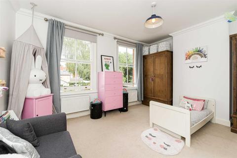 2 Pikes Hill, Epsom, KT17 4EA