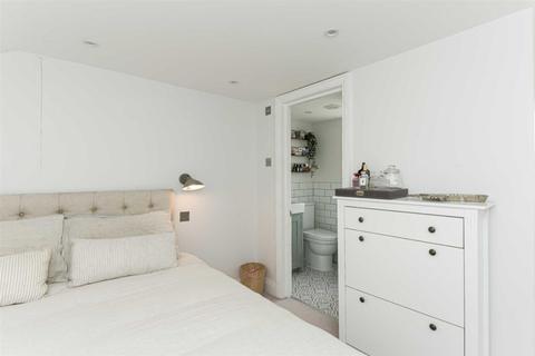 2 Pikes Hill, Epsom, KT17 4EA
