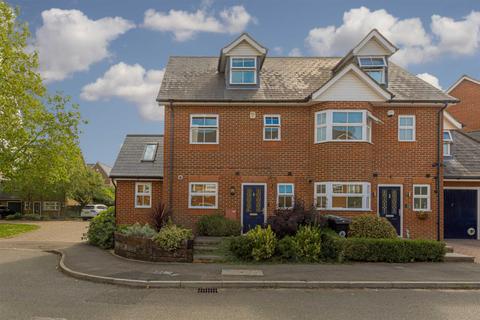 8 Buxton Close, Epsom, KT19 8BD