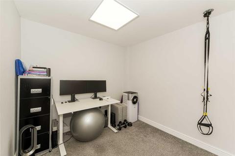 8 Buxton Close, Epsom, KT19 8BD