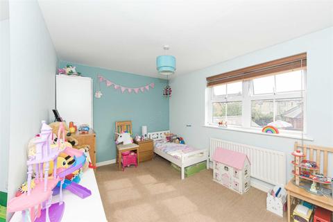 8 Buxton Close, Epsom, KT19 8BD