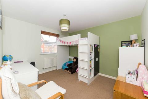 8 Buxton Close, Epsom, KT19 8BD