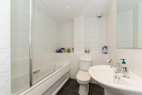 8 Buxton Close, Epsom, KT19 8BD
