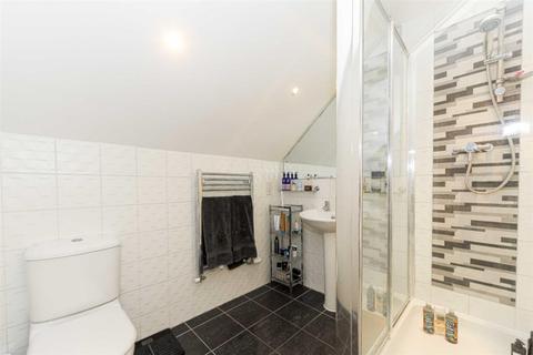 8 Buxton Close, Epsom, KT19 8BD