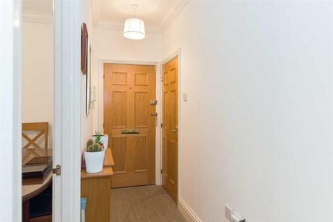 6, Hunter Court Sandy Mead, Epsom, KT19 7NG