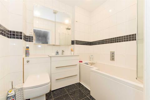 6, Hunter Court Sandy Mead, Epsom, KT19 7NG