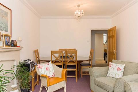6, Hunter Court Sandy Mead, Epsom, KT19 7NG