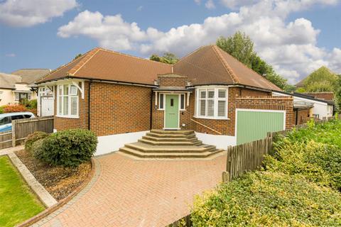 124 Chapel Way, Epsom, KT18 5SY