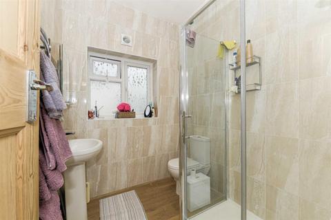124 Chapel Way, Epsom, KT18 5SY