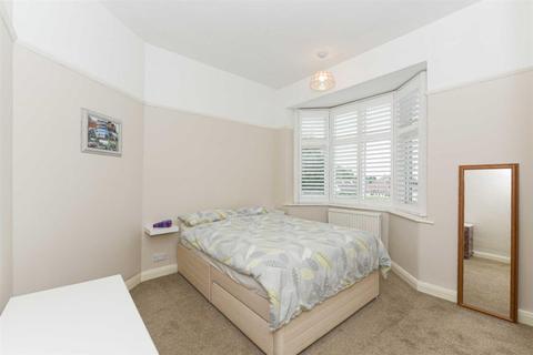 124 Chapel Way, Epsom, KT18 5SY