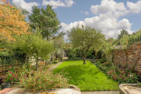 37 Hookfield, Epsom, KT19 8JQ