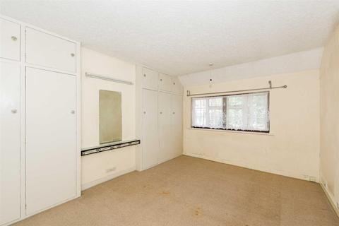 37 Hookfield, Epsom, KT19 8JQ