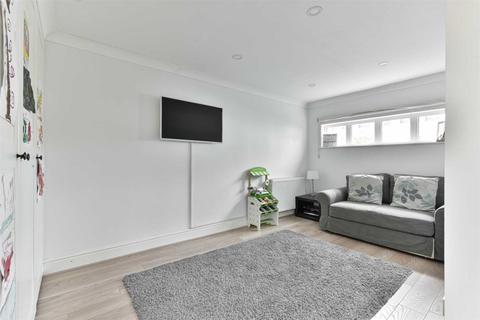 20 Mill View Close, Ewell, Epsom, KT17 2DW