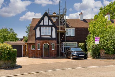85 Hookfield, Epsom, KT19 8JH