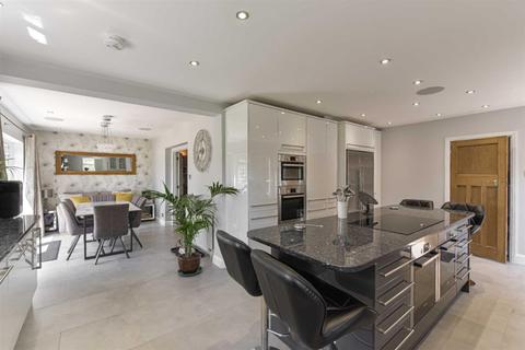 85 Hookfield, Epsom, KT19 8JH