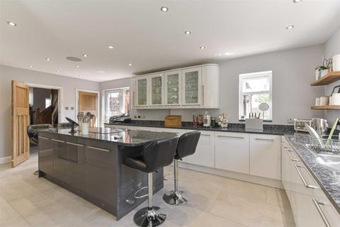 85 Hookfield, Epsom, KT19 8JH
