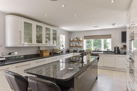 85 Hookfield, Epsom, KT19 8JH