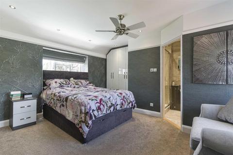 85 Hookfield, Epsom, KT19 8JH