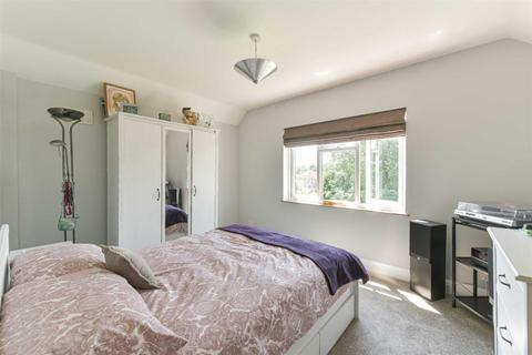 85 Hookfield, Epsom, KT19 8JH