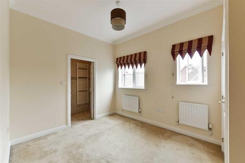 13 Medina Square, Epsom, KT19 7NS