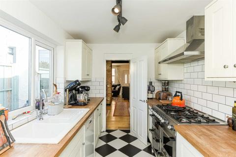 9 Beaconsfield Place, Epsom, KT17 4BD