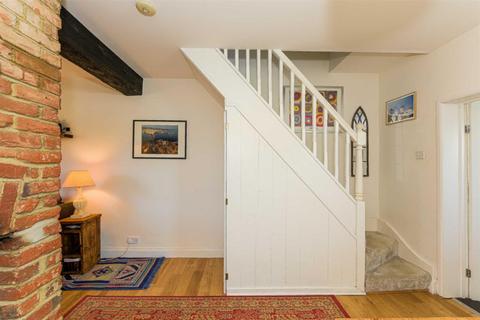 9 Beaconsfield Place, Epsom, KT17 4BD