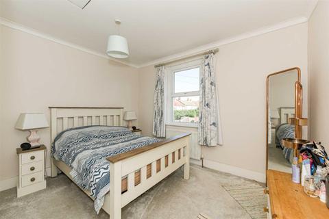 9 Beaconsfield Place, Epsom, KT17 4BD