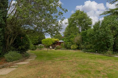 14 Hillcrest Close, Epsom, KT18 5JY