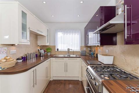 14 Hillcrest Close, Epsom, KT18 5JY