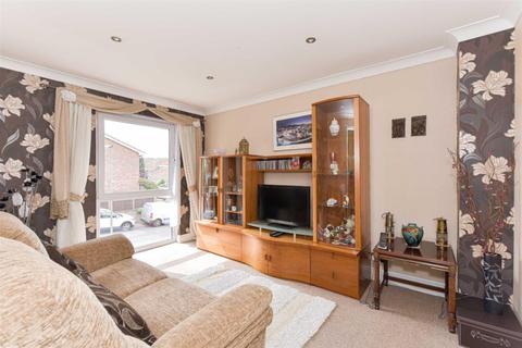 14 Hillcrest Close, Epsom, KT18 5JY