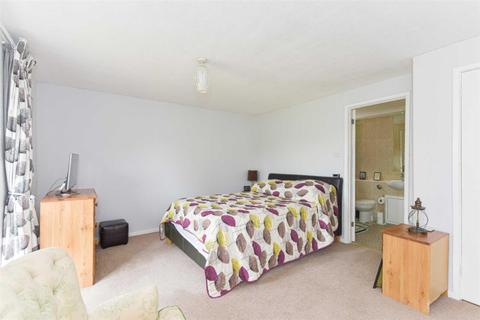 14 Hillcrest Close, Epsom, KT18 5JY