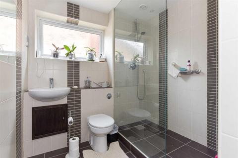 14 Hillcrest Close, Epsom, KT18 5JY