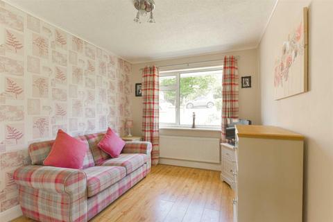 10 Langley Close, Epsom, KT18 6HG