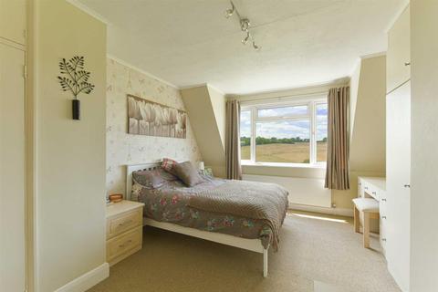 10 Langley Close, Epsom, KT18 6HG