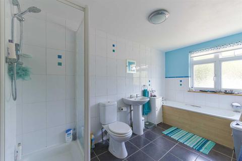 10 Langley Close, Epsom, KT18 6HG