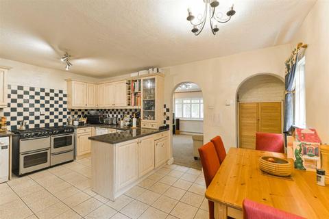 60 Taylor Road, Ashtead, KT21 2HY